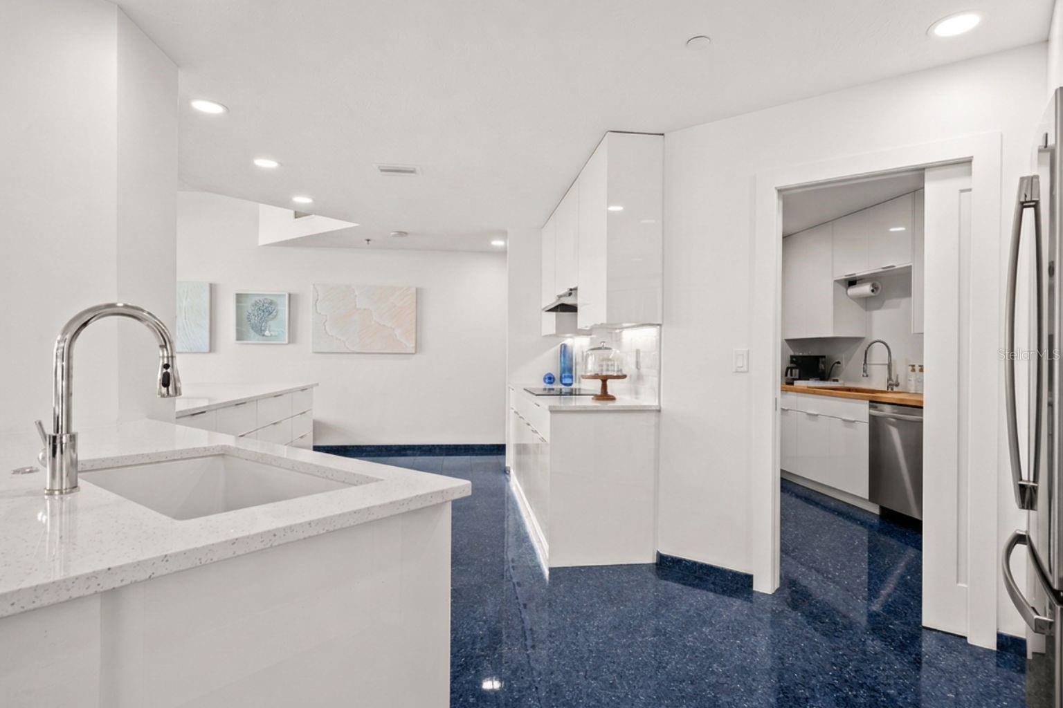 CONDO ON THE BAY TOWER II - Residential