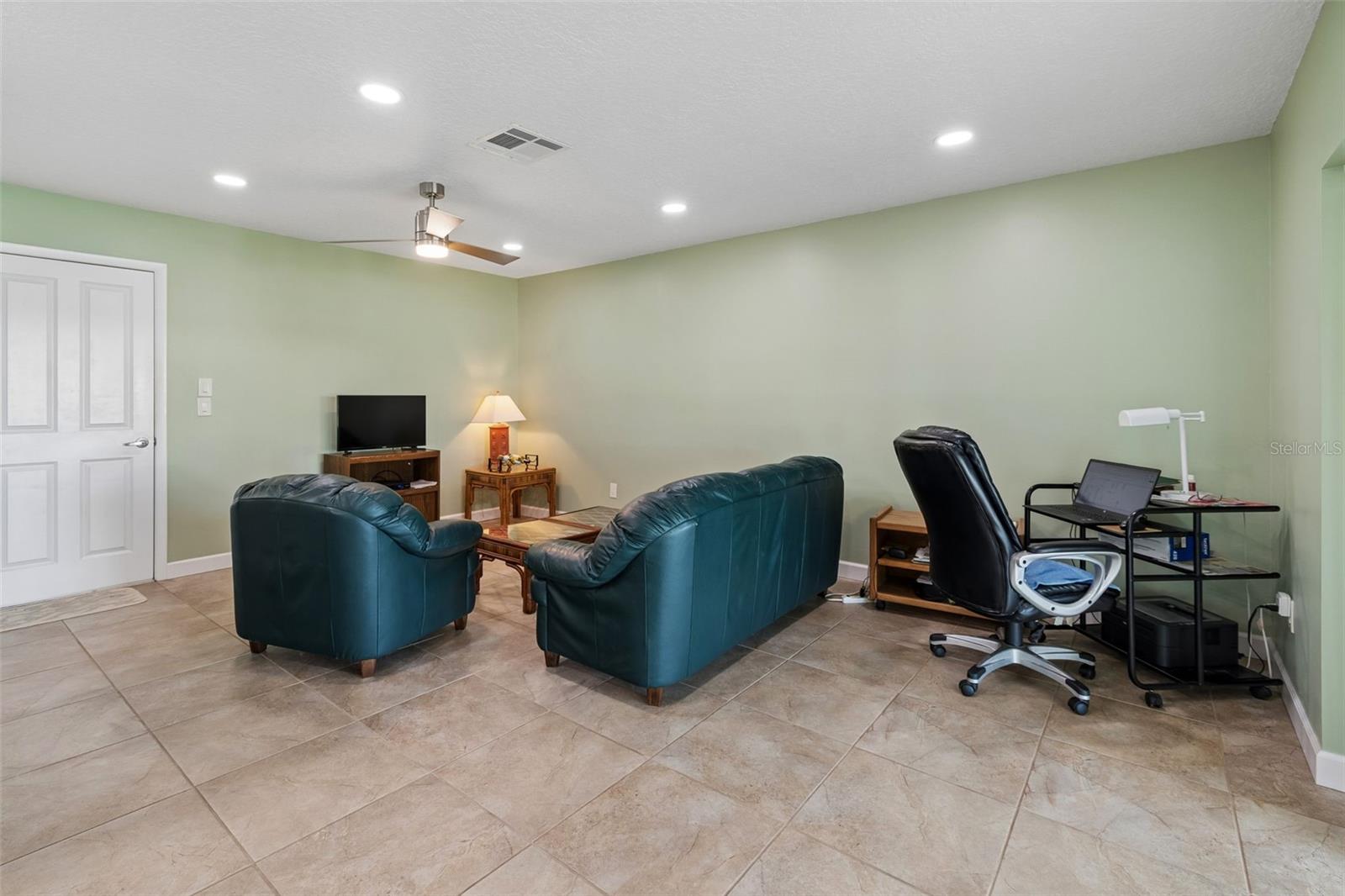VILLAGE GREEN BRADENTON SEC 8 - Residential