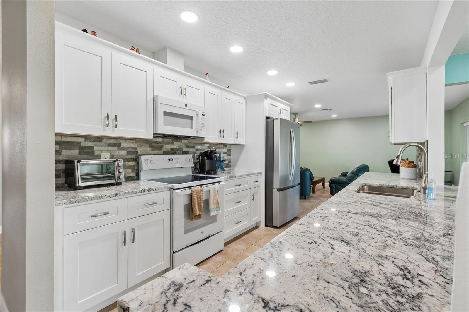 VILLAGE GREEN BRADENTON SEC 8 - Residential