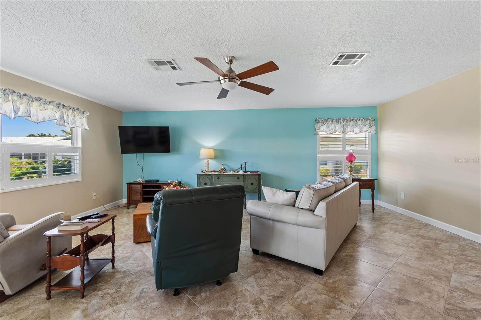 VILLAGE GREEN BRADENTON SEC 8 - Residential