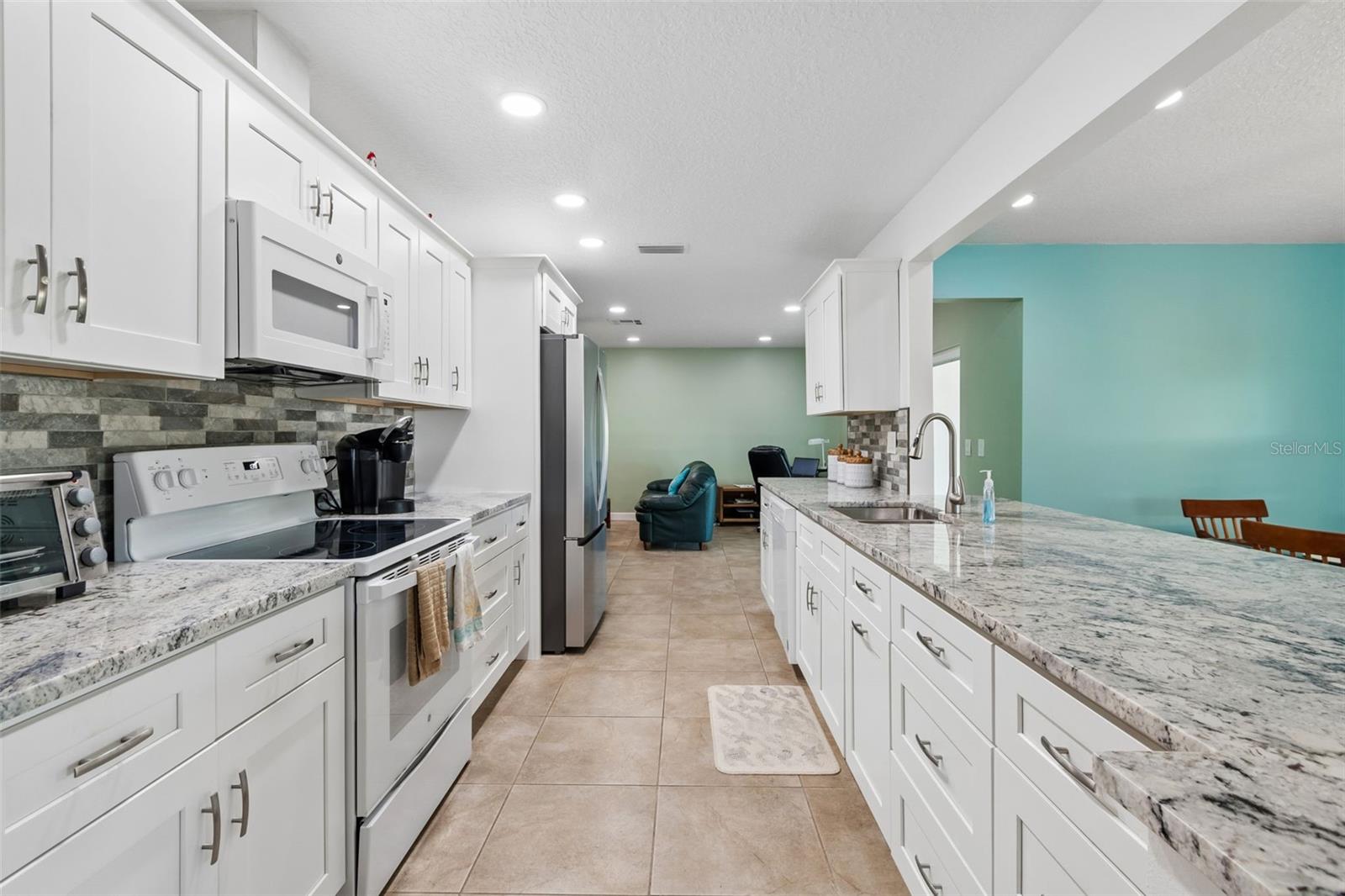 VILLAGE GREEN BRADENTON SEC 8 - Residential