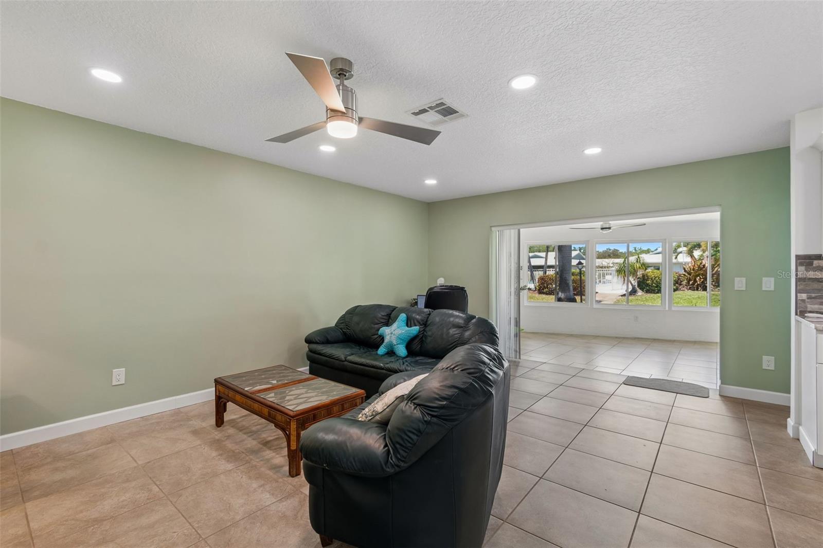VILLAGE GREEN BRADENTON SEC 8 - Residential