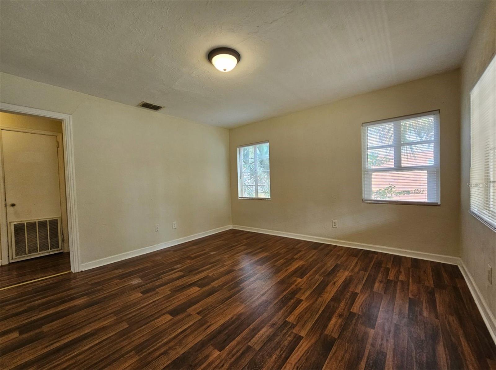 SHORE ACRES - Residential Lease