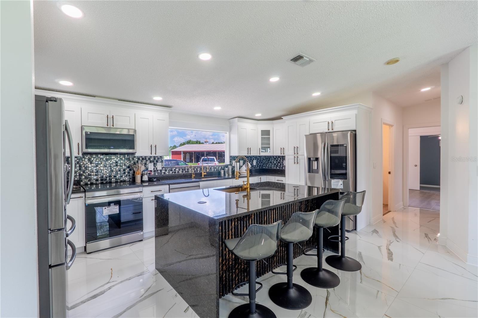 ACERAGE - Residential