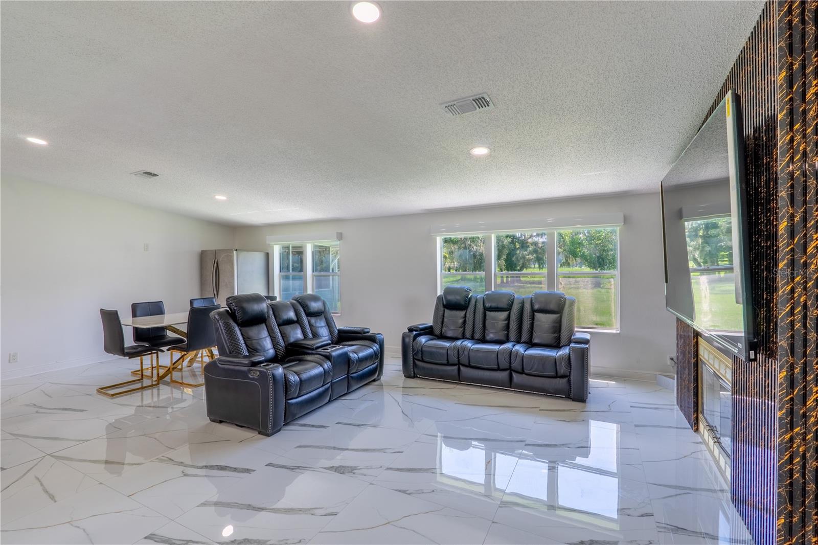 ACERAGE - Residential