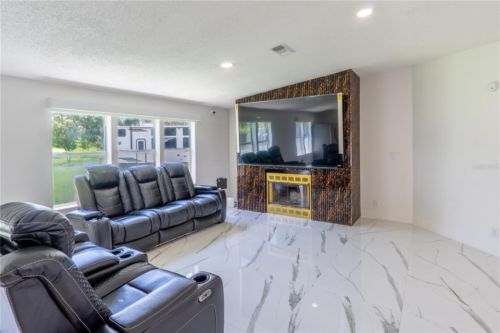 ACERAGE - Residential