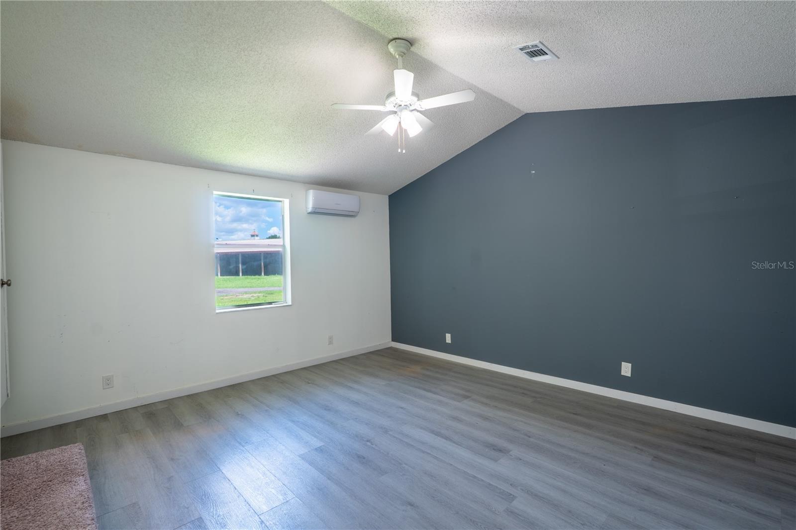 ACERAGE - Residential