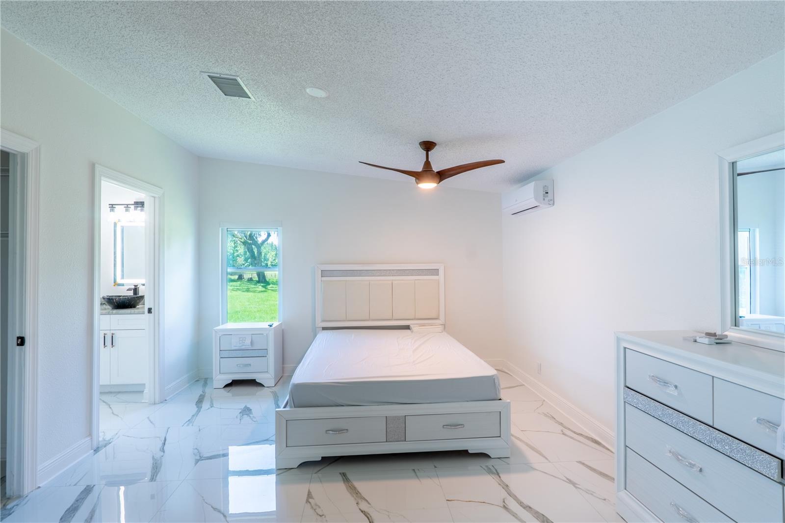 ACERAGE - Residential