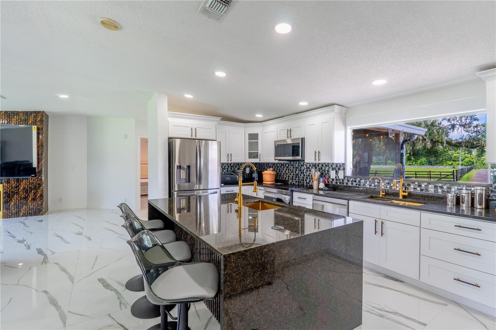 ACERAGE - Residential