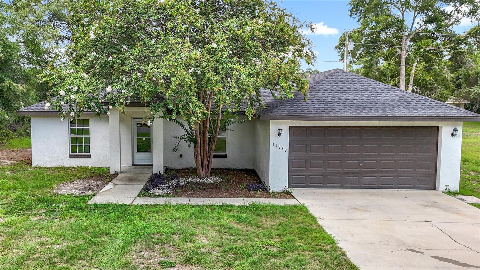 Look o further. A wonderful opportunity to enjoy comfortable Florida living in a peaceful neighborhood. This inviting home offers the perfect blend of comfort, convenience, and everyday functionality, making it ideal for first-time homebuyers, growing families, seasonal residents, or anyone looking to enjoy the relaxed Ocala lifestyle.
Step inside to discover a bright and welcoming interior with a functional layout designed for both everyday living and entertaining. The spacious living areas flow seamlessly into the kitchen and dining space, creating an ideal setting for gatherings with family and friends. Comfortable bedrooms provide a private retreat, while the outdoor space offers plenty of room to relax, garden, or create your own backyard oasis.
Conveniently located near shopping, dining, schools, parks, and major roadways, this home provides easy access to everything Ocala offers while maintaining the tranquility of a residential setting. Whether you're looking for your next home or a smart investment opportunity, this property is ready to welcome its next owner.
Don't miss your chance to make 14939 SW 46th Circle your new address schedule your private showing today!