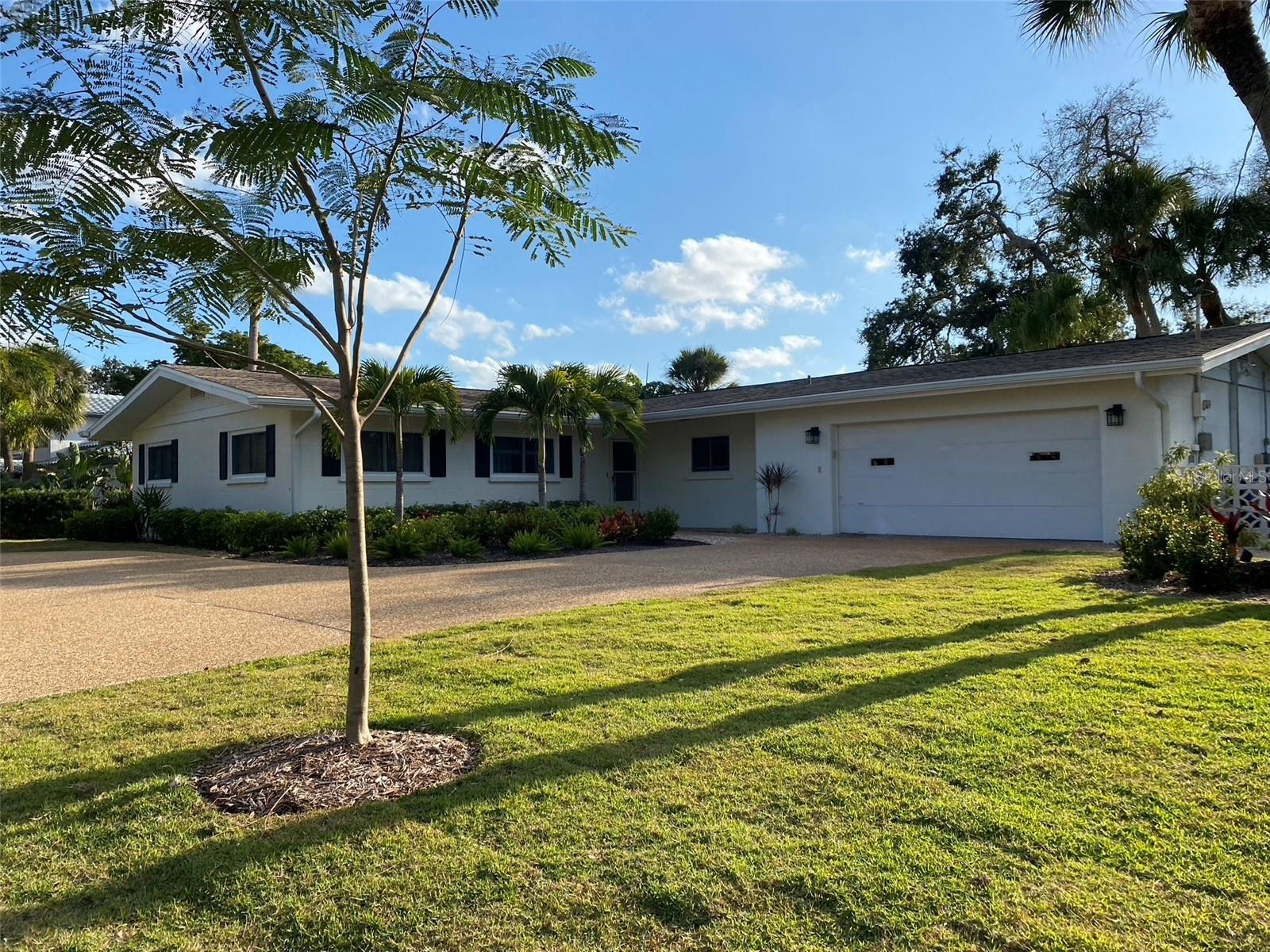 SIESTA ISLES - Residential