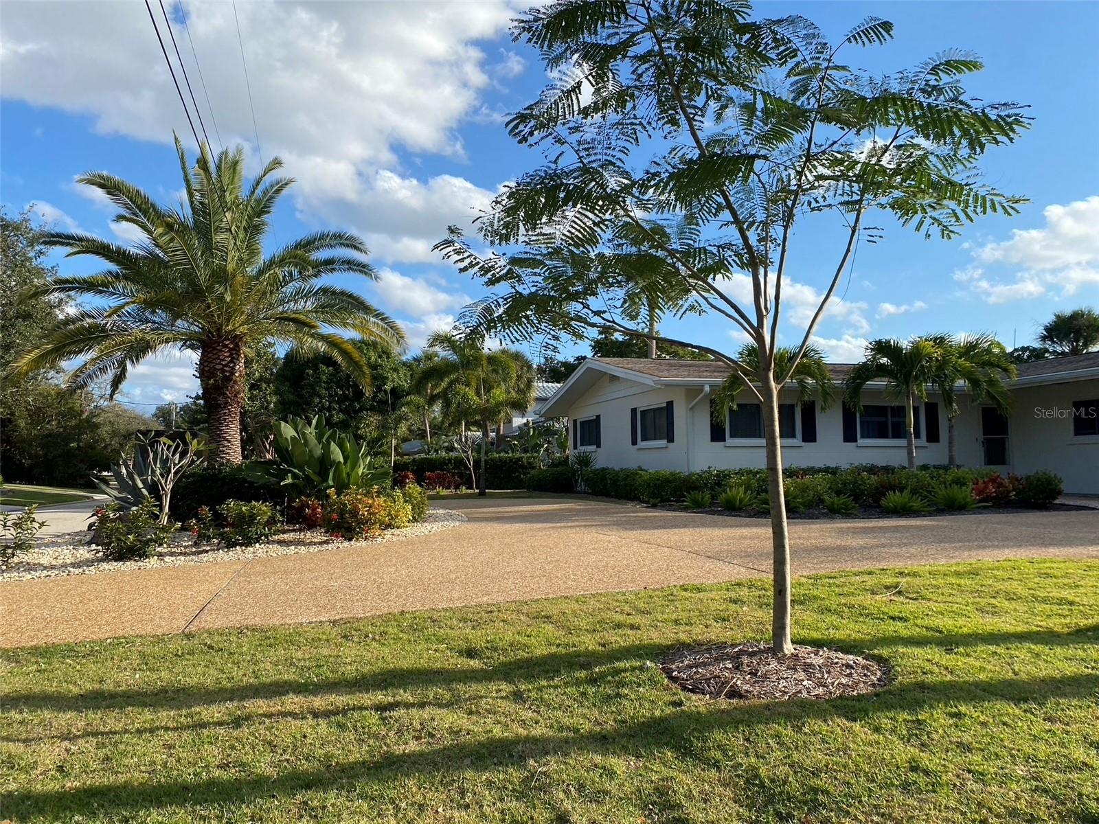 SIESTA ISLES - Residential