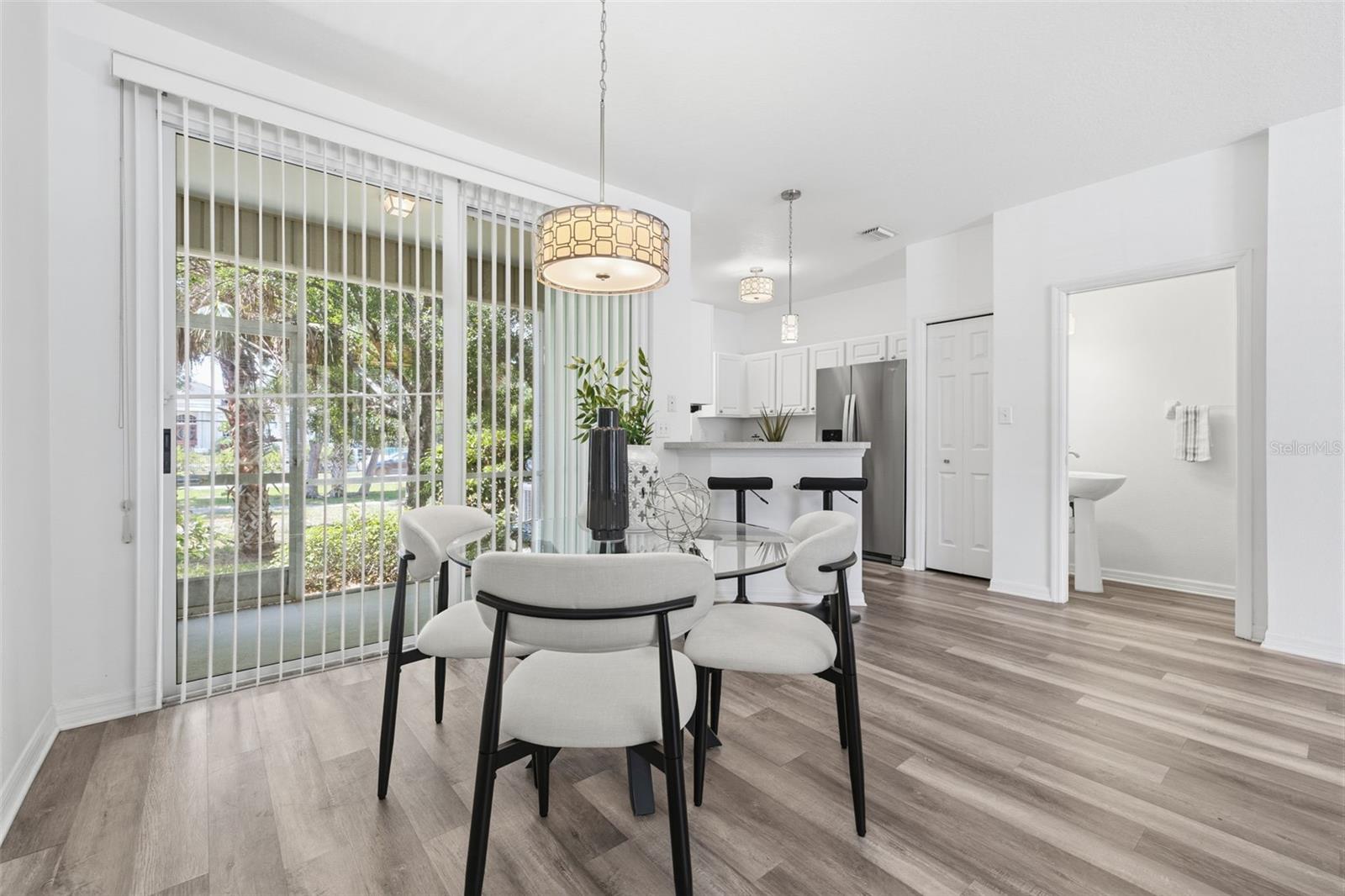 COUNTRY CHASE - Residential