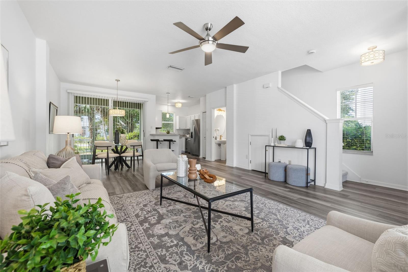 COUNTRY CHASE - Residential