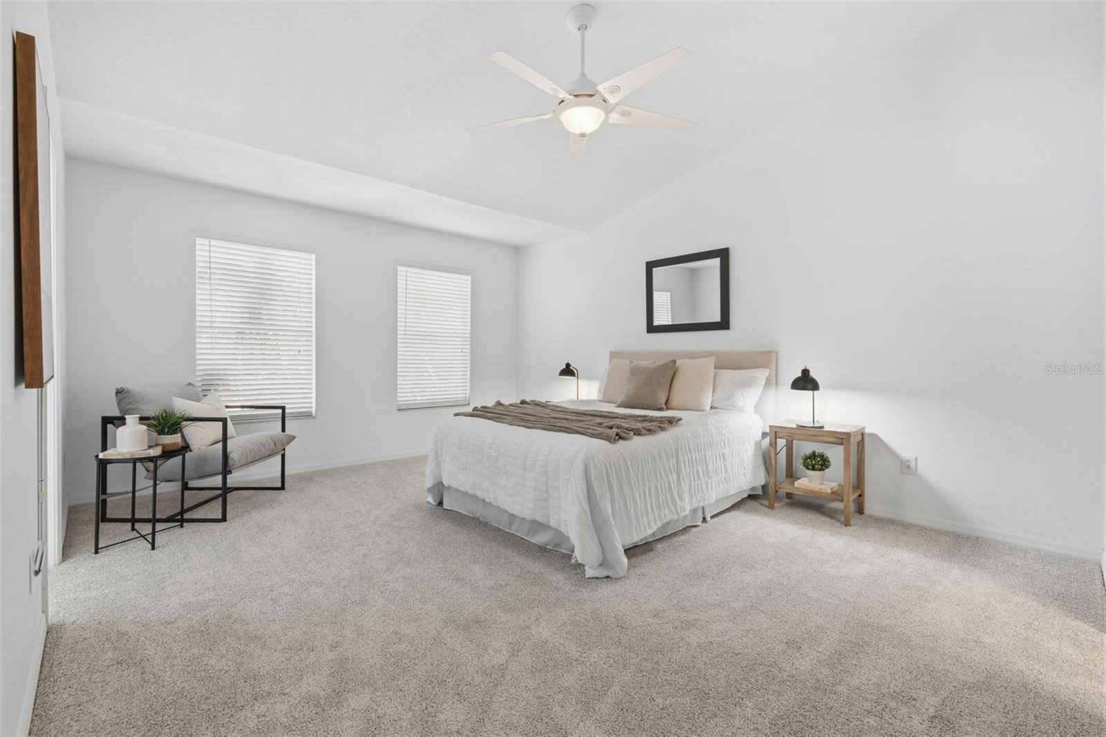 COUNTRY CHASE - Residential