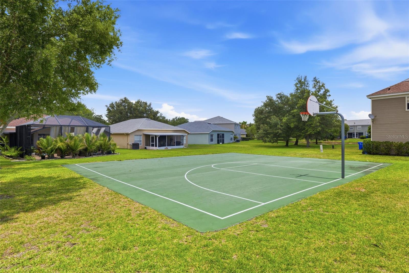COUNTRY CHASE - Residential