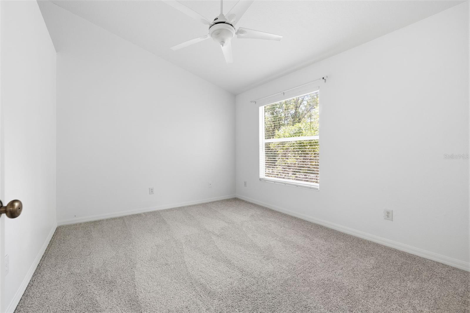 COUNTRY CHASE - Residential