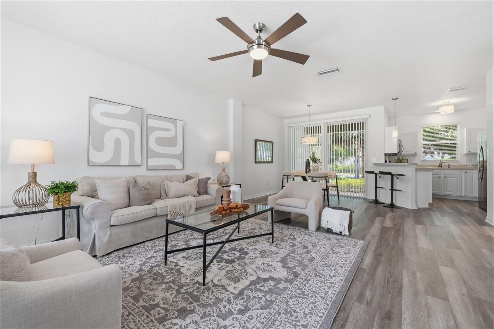 COUNTRY CHASE - Residential