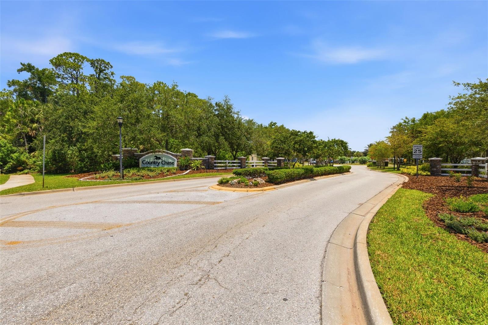 COUNTRY CHASE - Residential