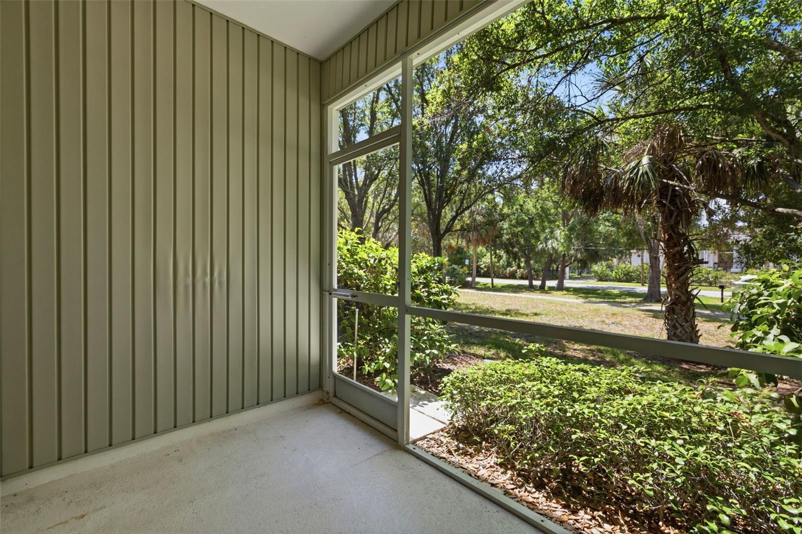 COUNTRY CHASE - Residential