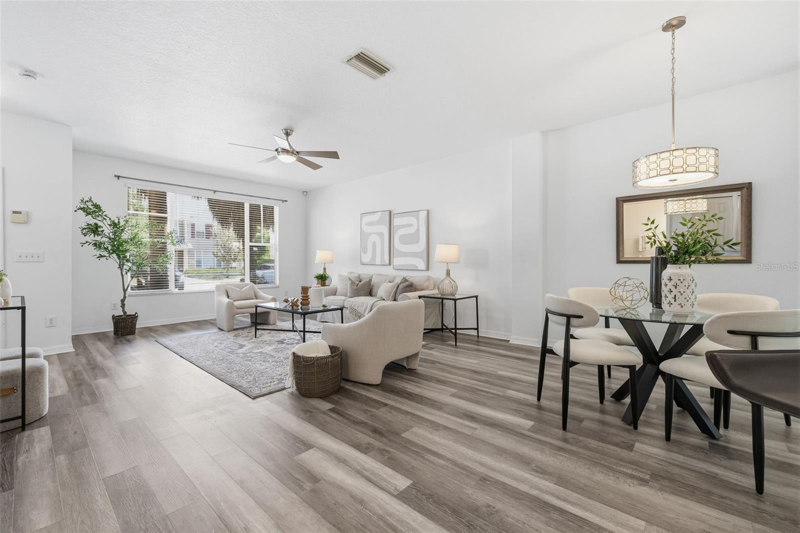 COUNTRY CHASE - Residential