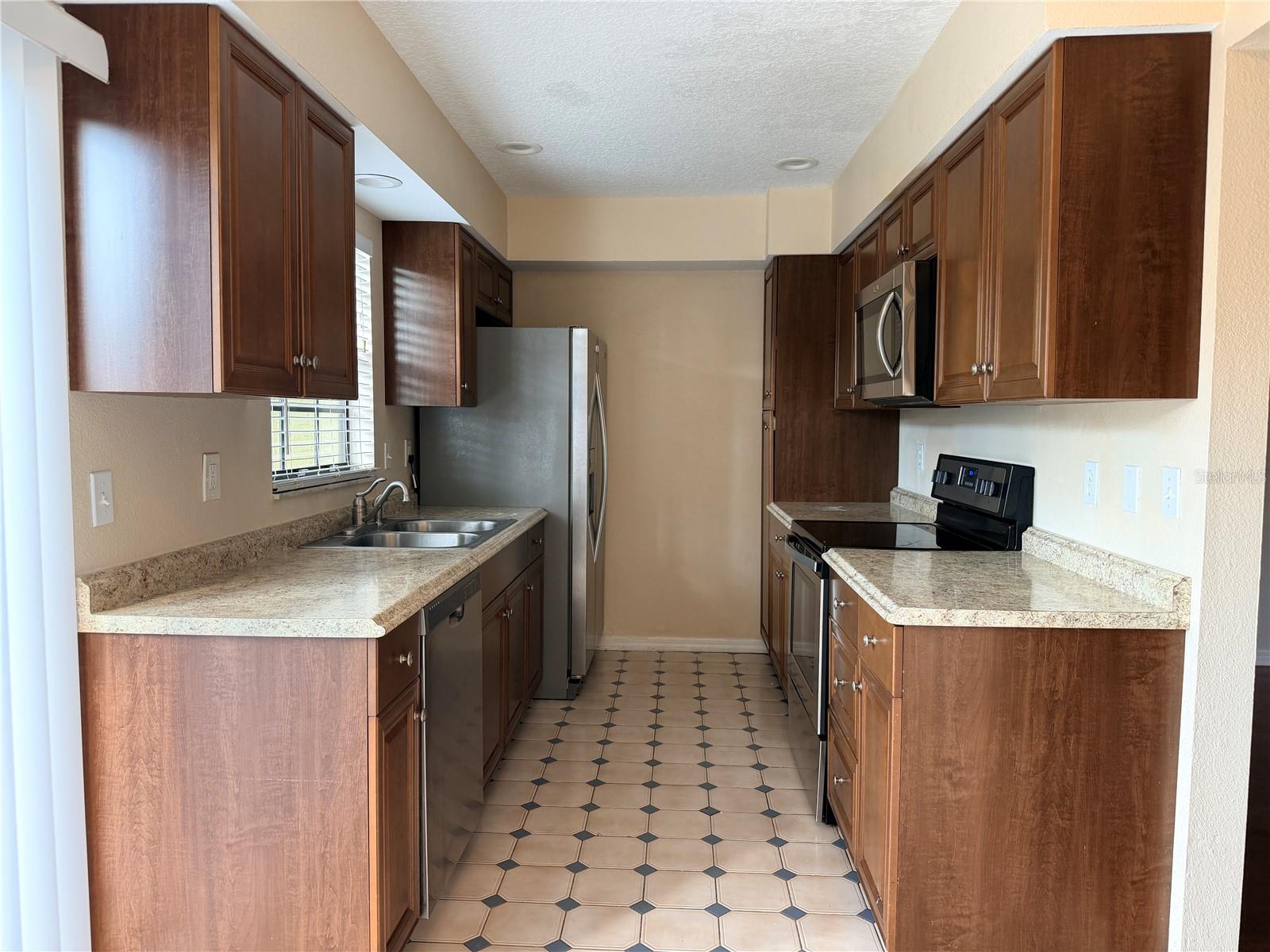 HIDDEN OAKS CONDO PH 11 - Residential Lease