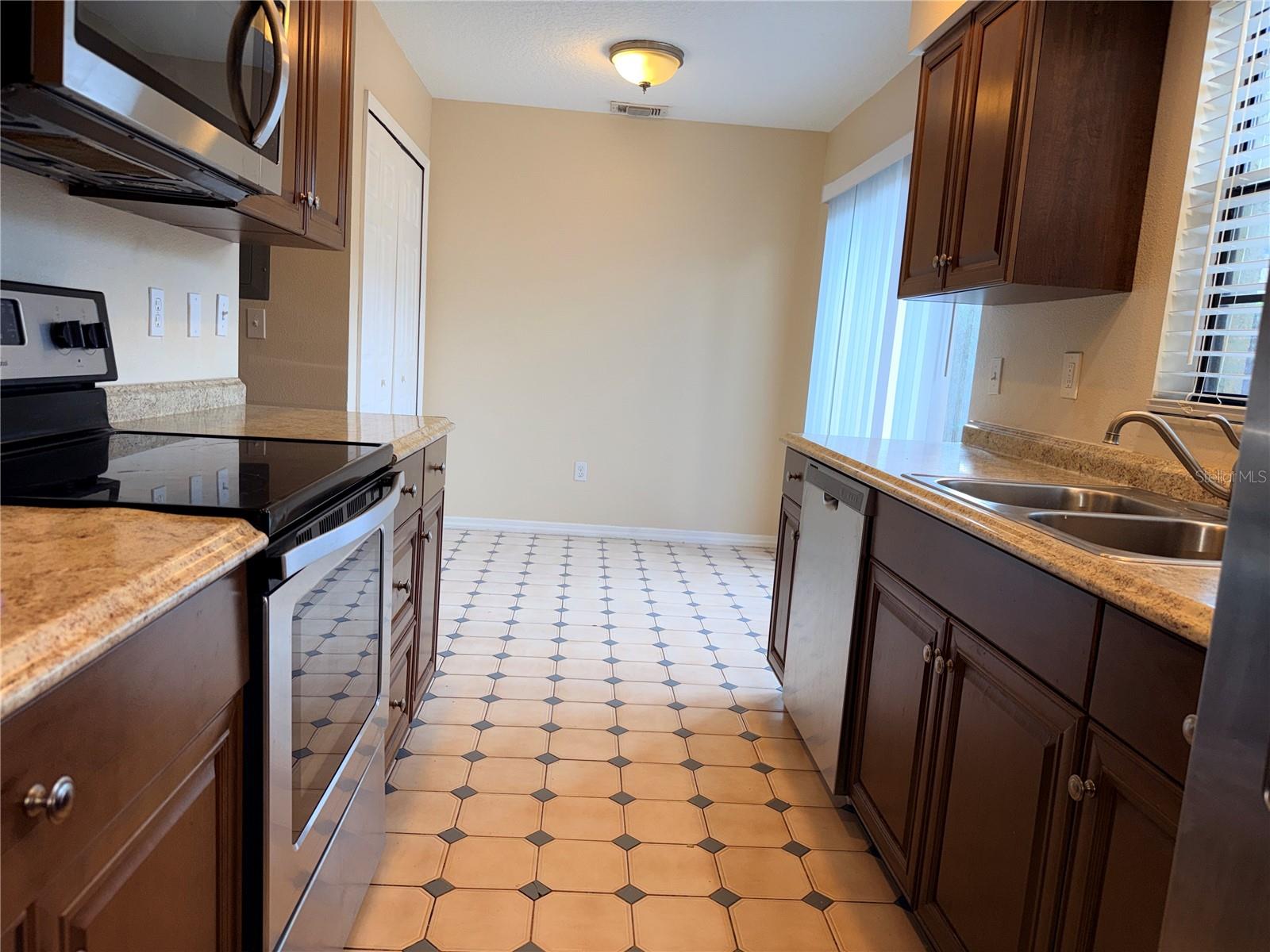 HIDDEN OAKS CONDO PH 11 - Residential Lease