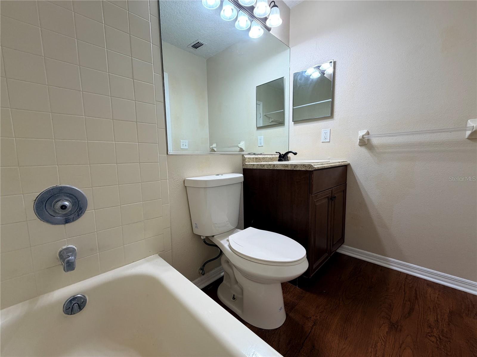 HIDDEN OAKS CONDO PH 11 - Residential Lease