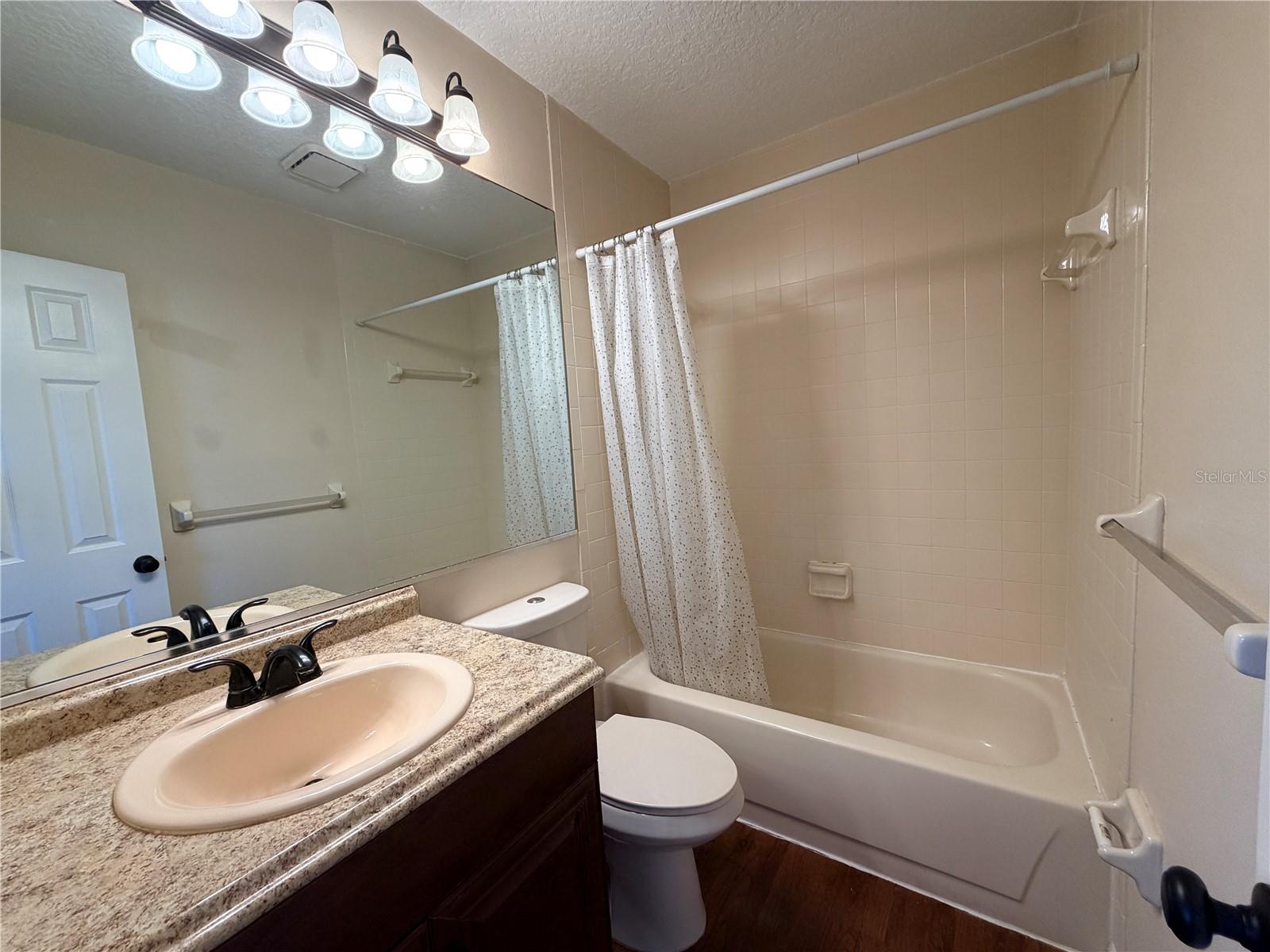HIDDEN OAKS CONDO PH 11 - Residential Lease