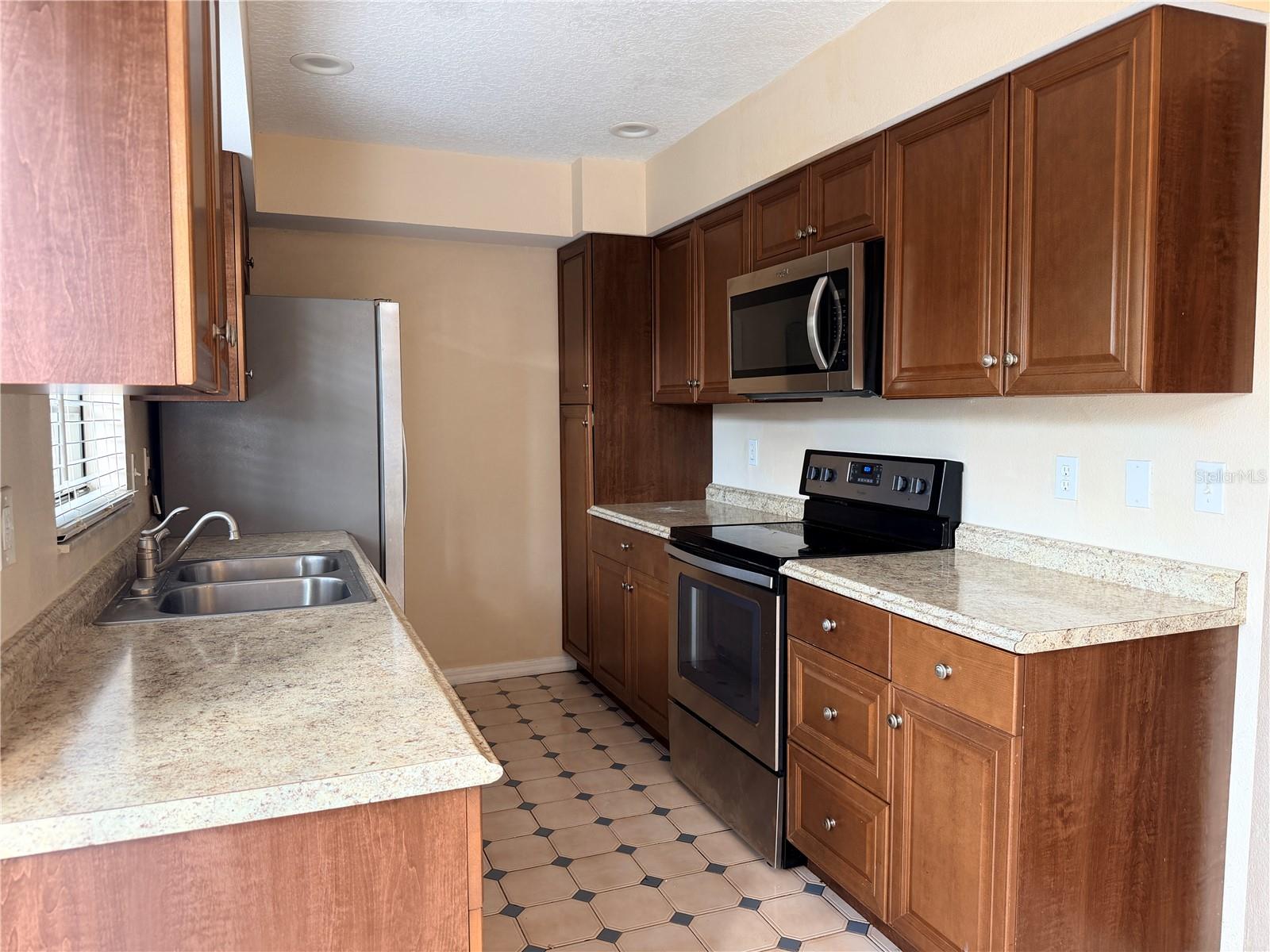 HIDDEN OAKS CONDO PH 11 - Residential Lease