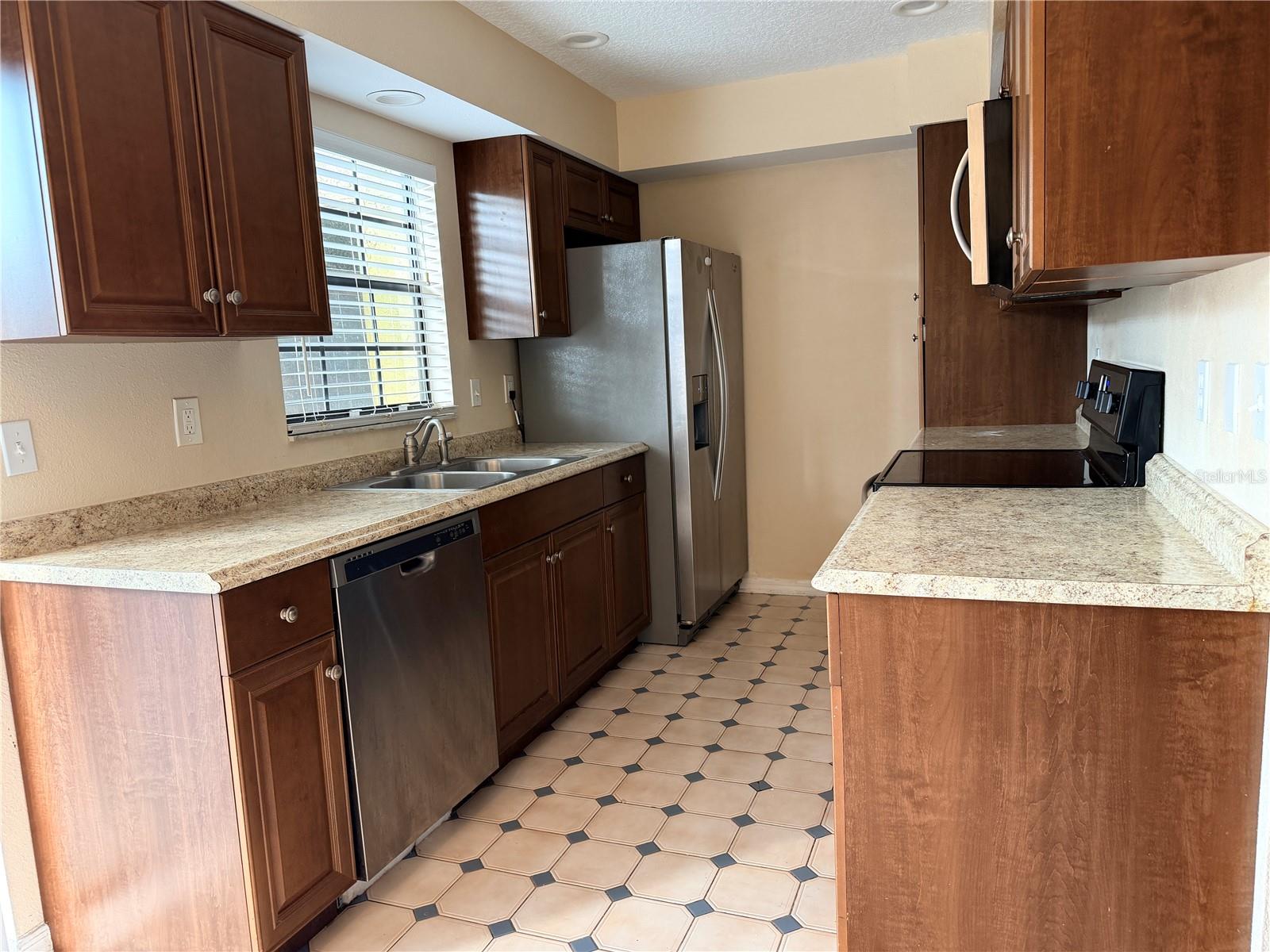 HIDDEN OAKS CONDO PH 11 - Residential Lease