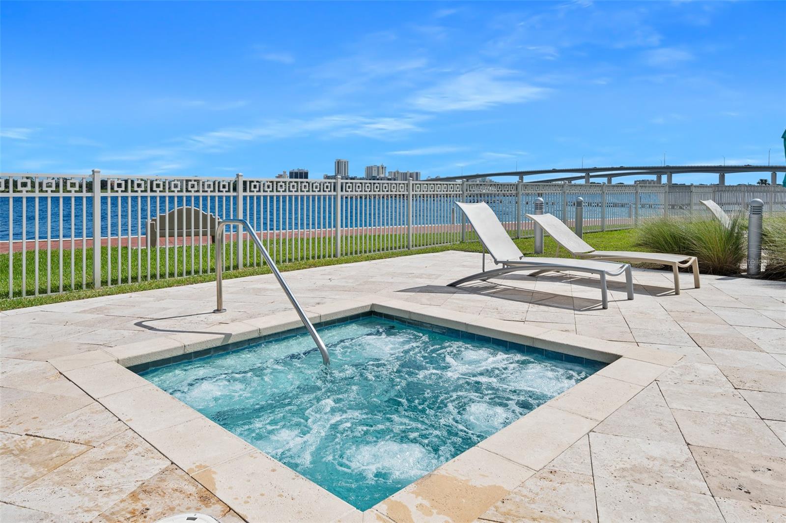 MARINA GRANDE/HALIFAX 01 - Residential