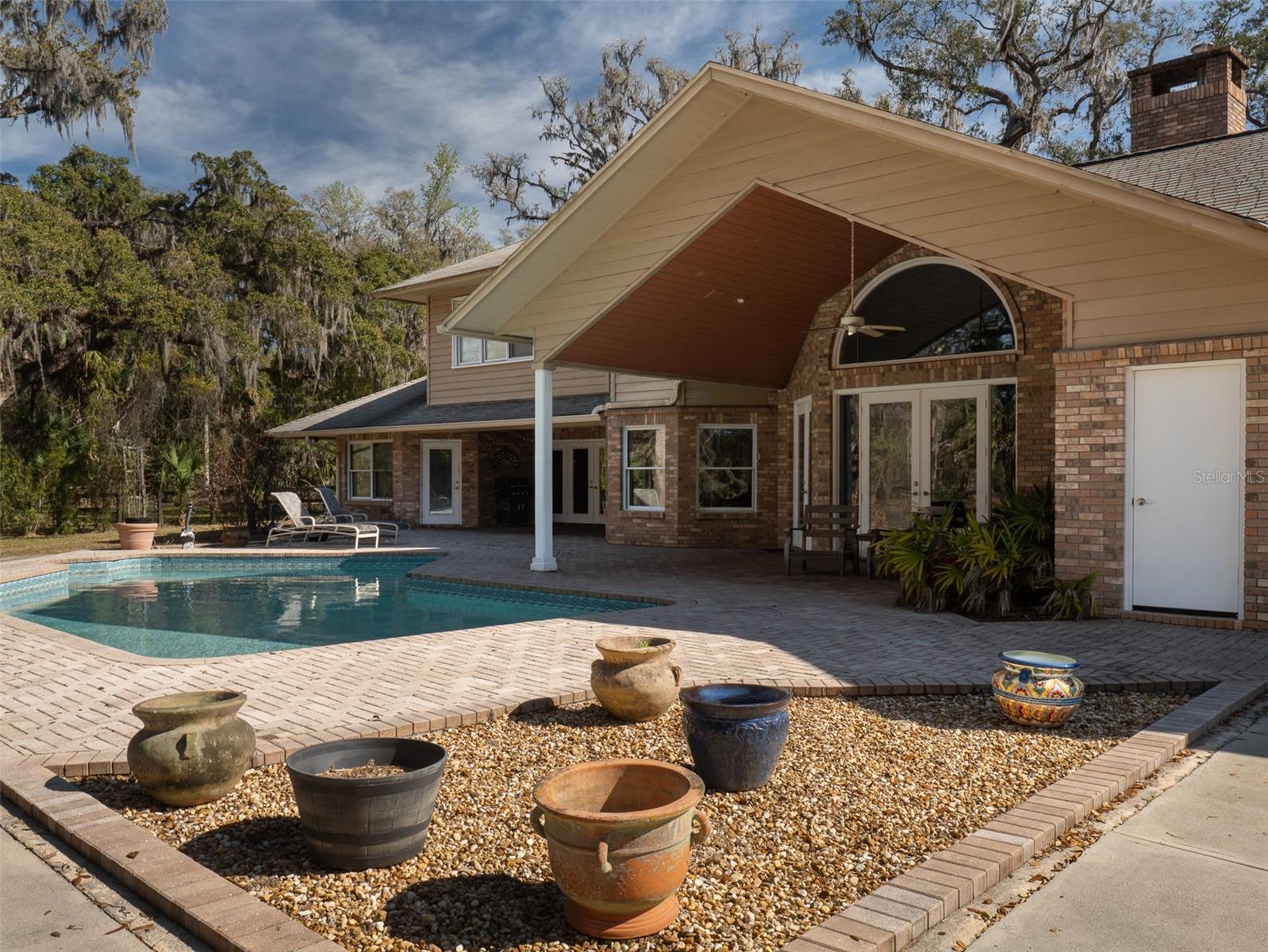 BROWN & DIALS - Residential