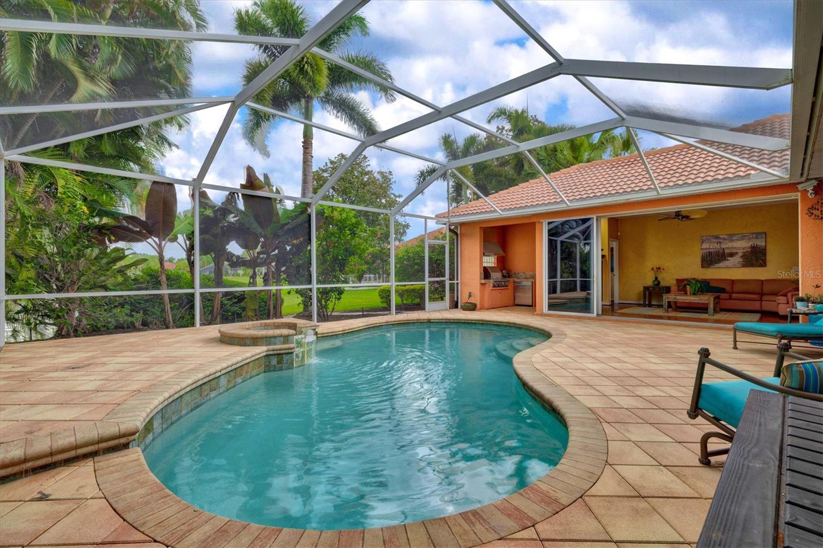 THREE OAKS - Residential