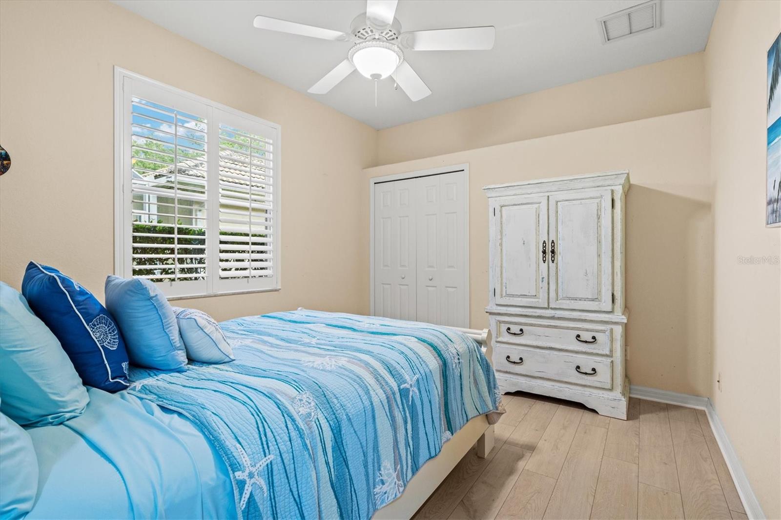 THREE OAKS - Residential