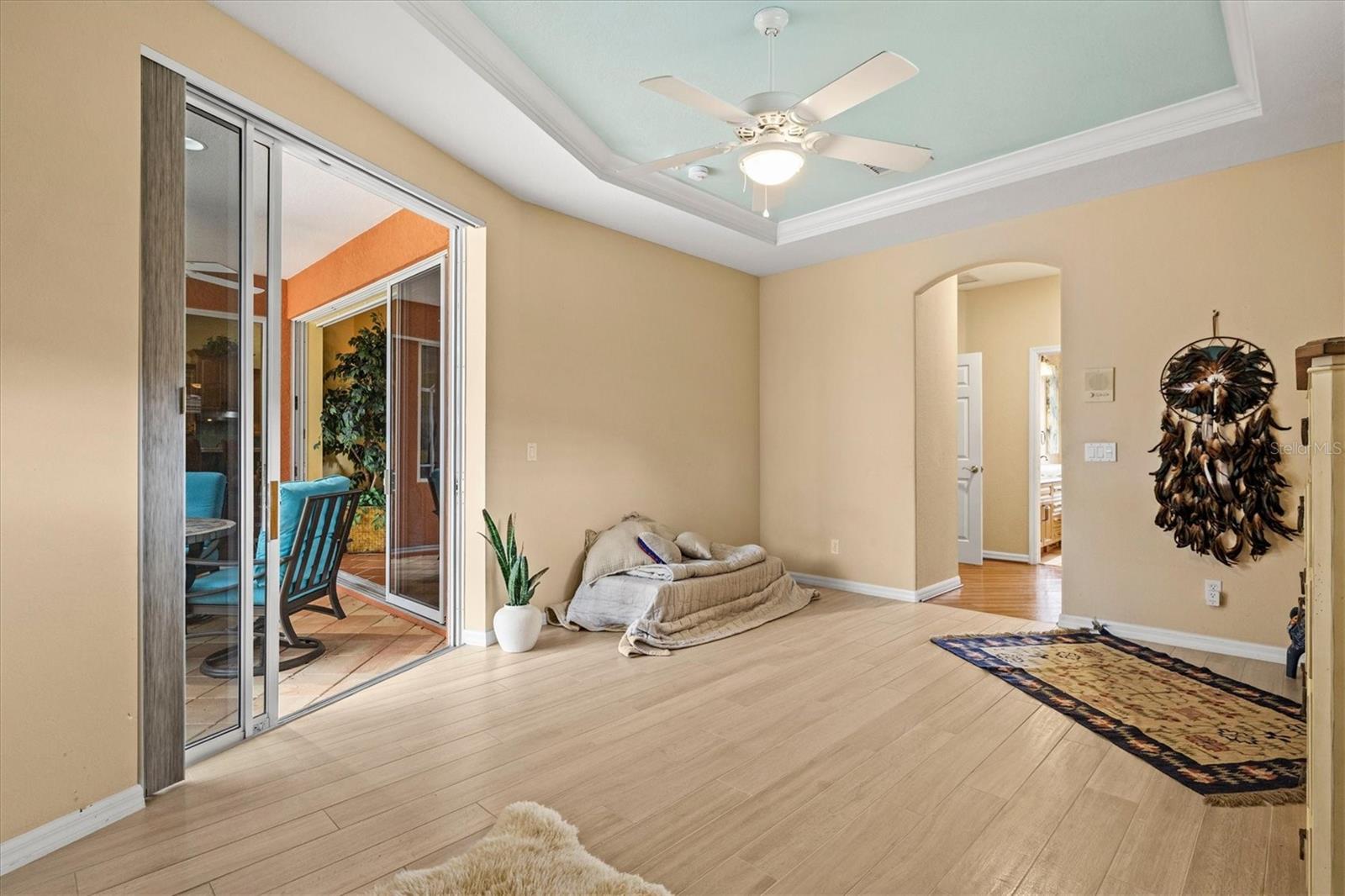 THREE OAKS - Residential