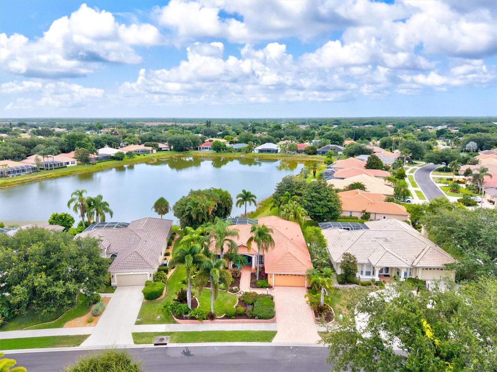 THREE OAKS - Residential