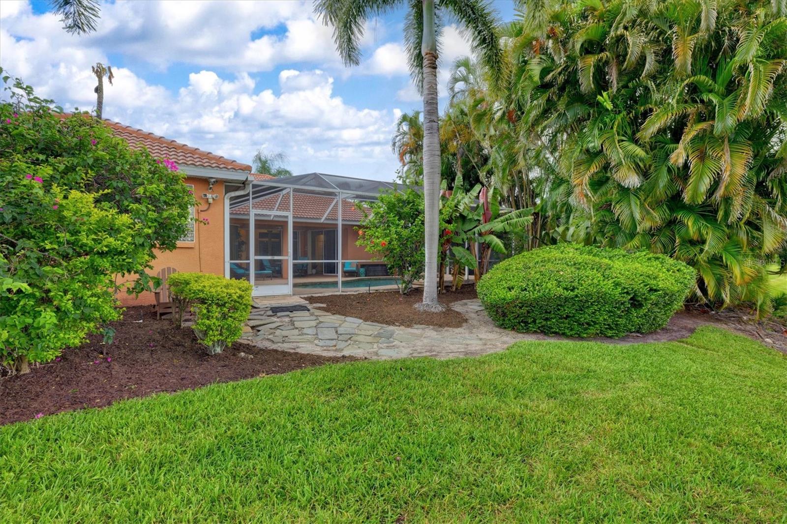 THREE OAKS - Residential