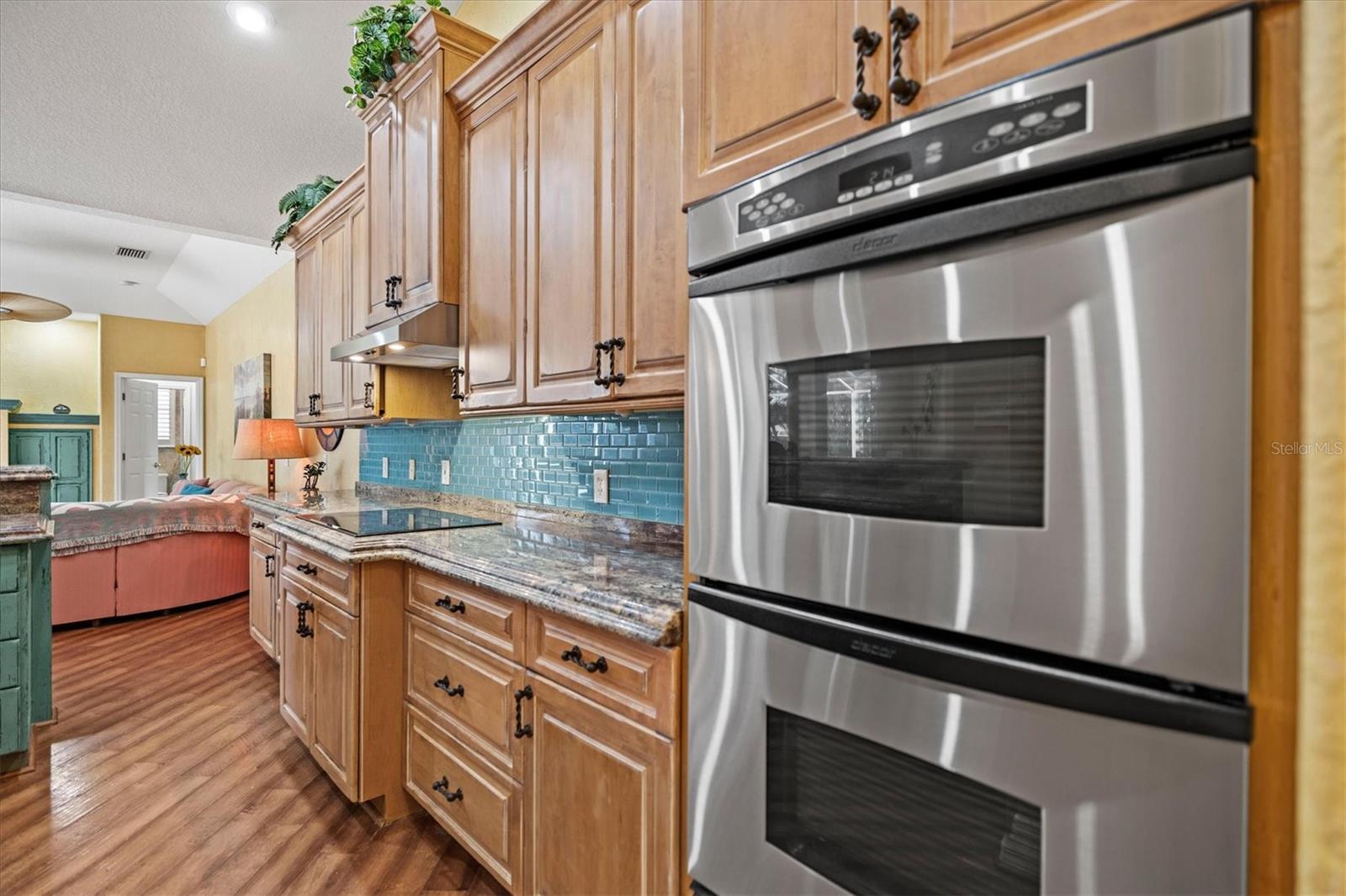 THREE OAKS - Residential