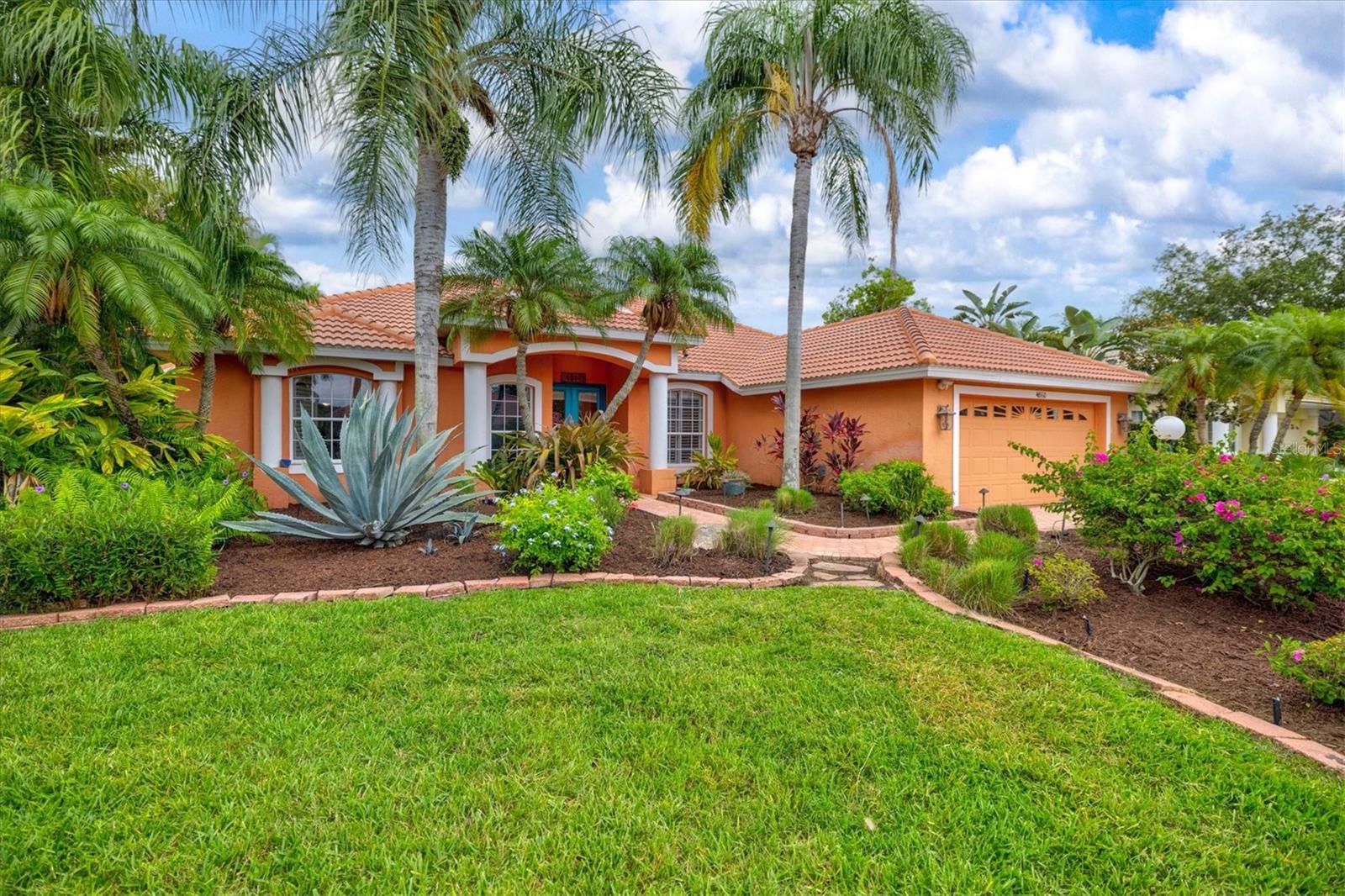 THREE OAKS - Residential