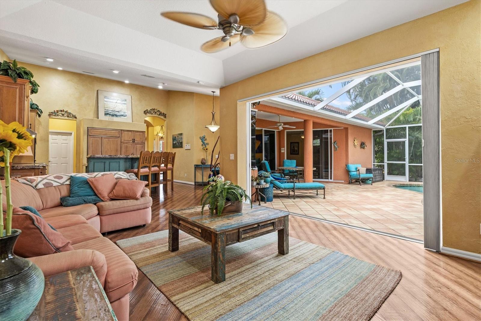 THREE OAKS - Residential