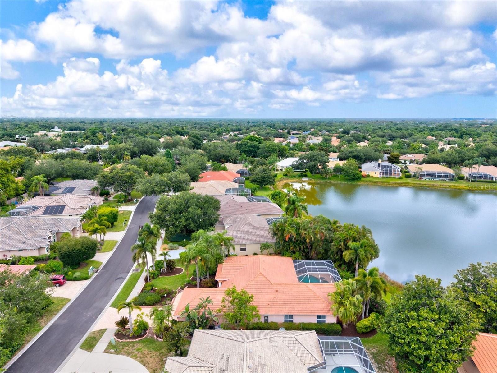 THREE OAKS - Residential