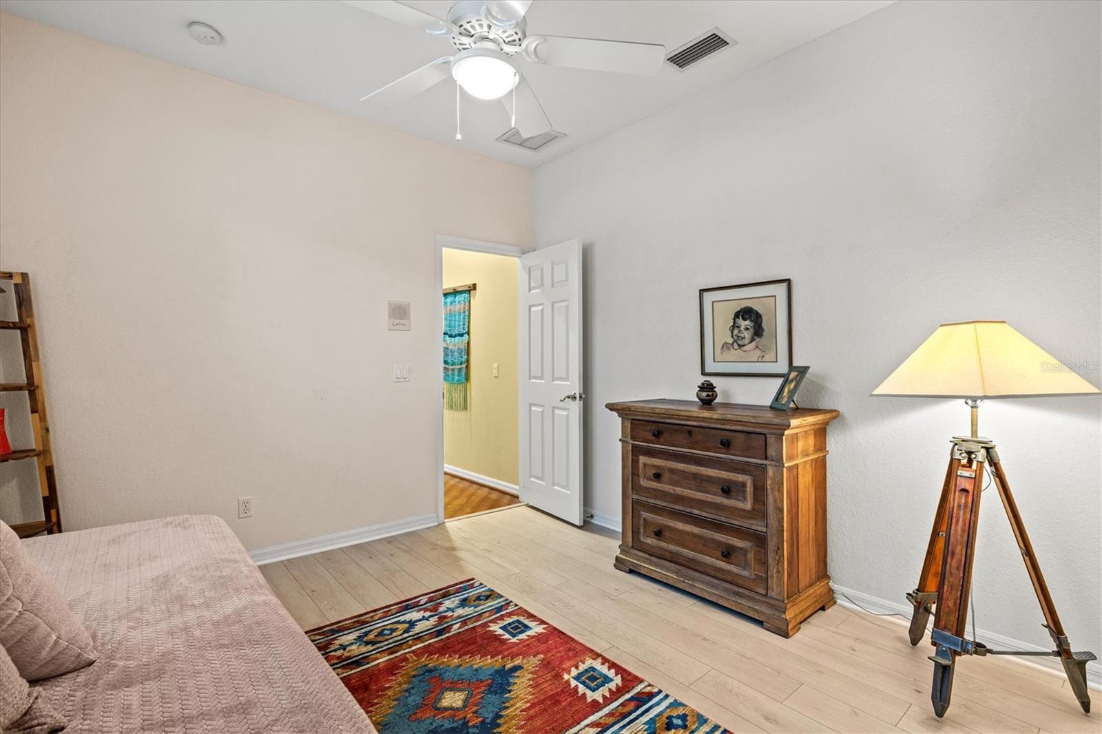 THREE OAKS - Residential