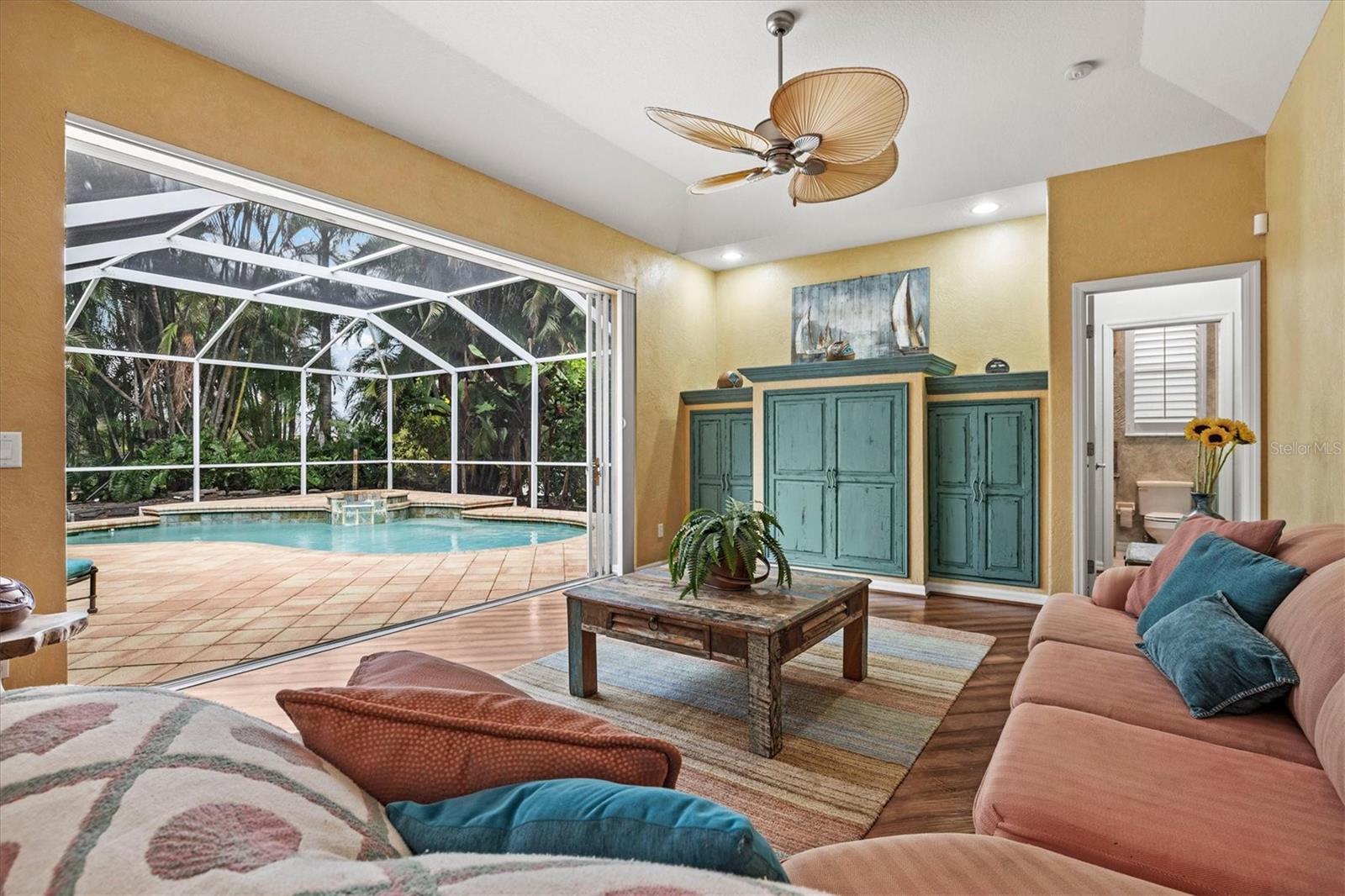 THREE OAKS - Residential