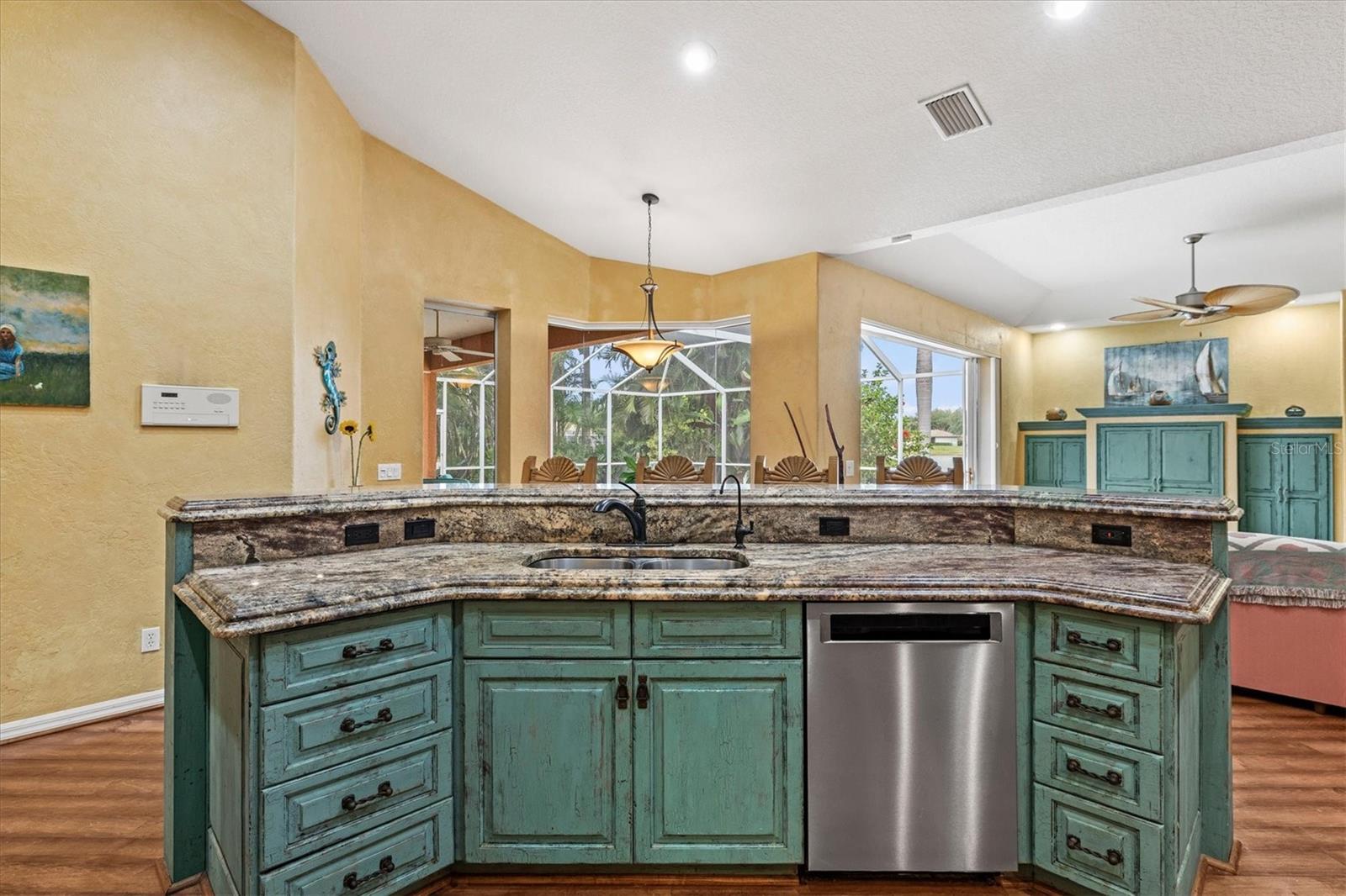 THREE OAKS - Residential