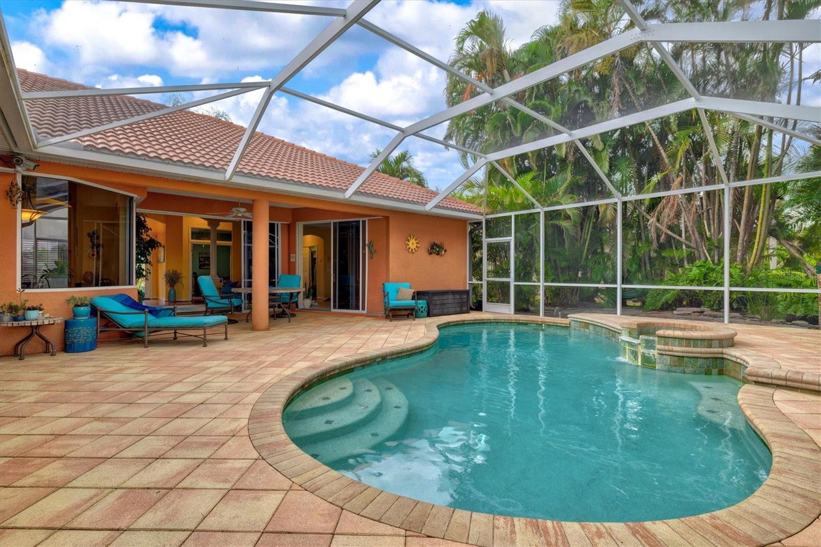 THREE OAKS - Residential
