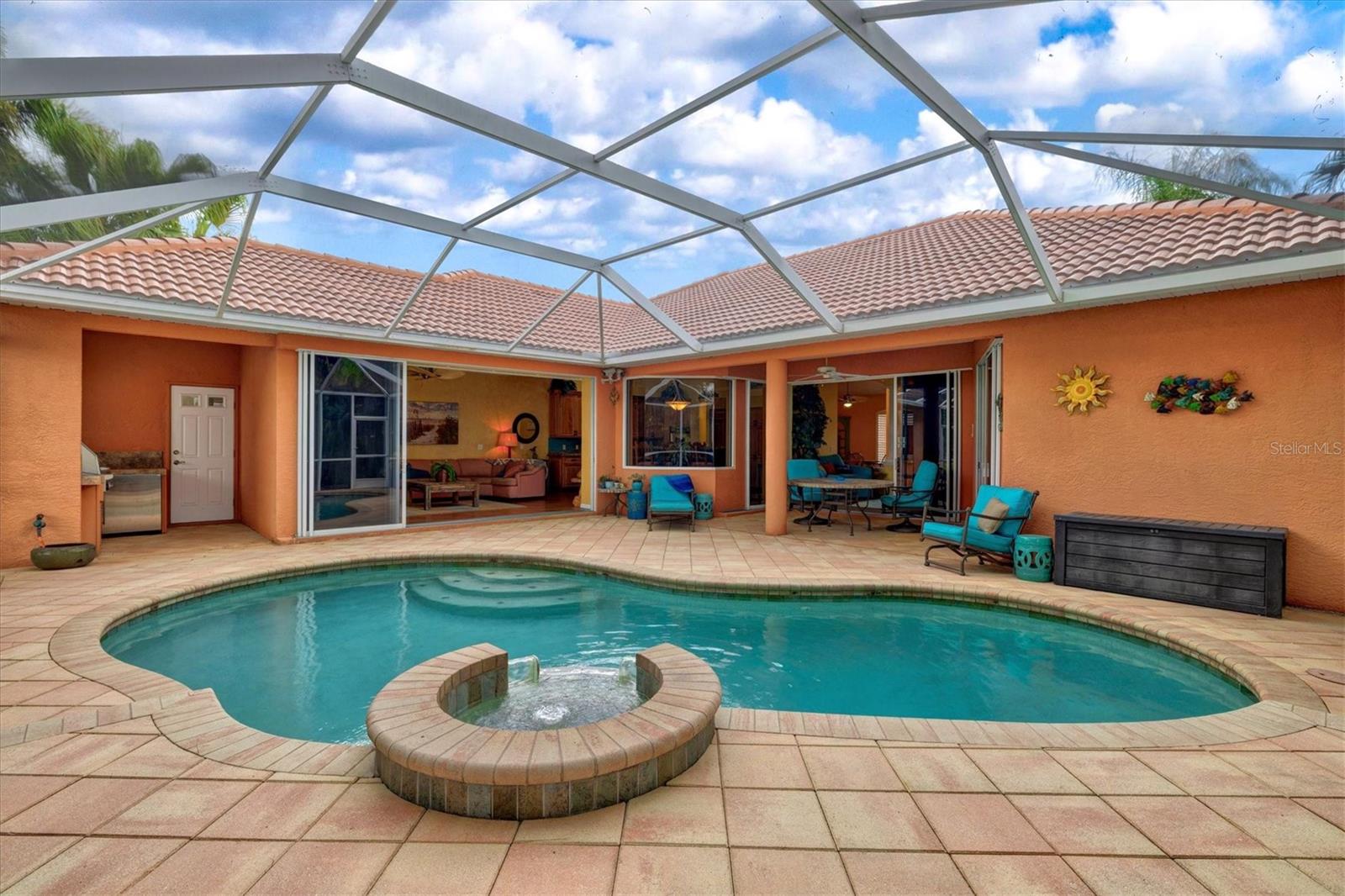 THREE OAKS - Residential
