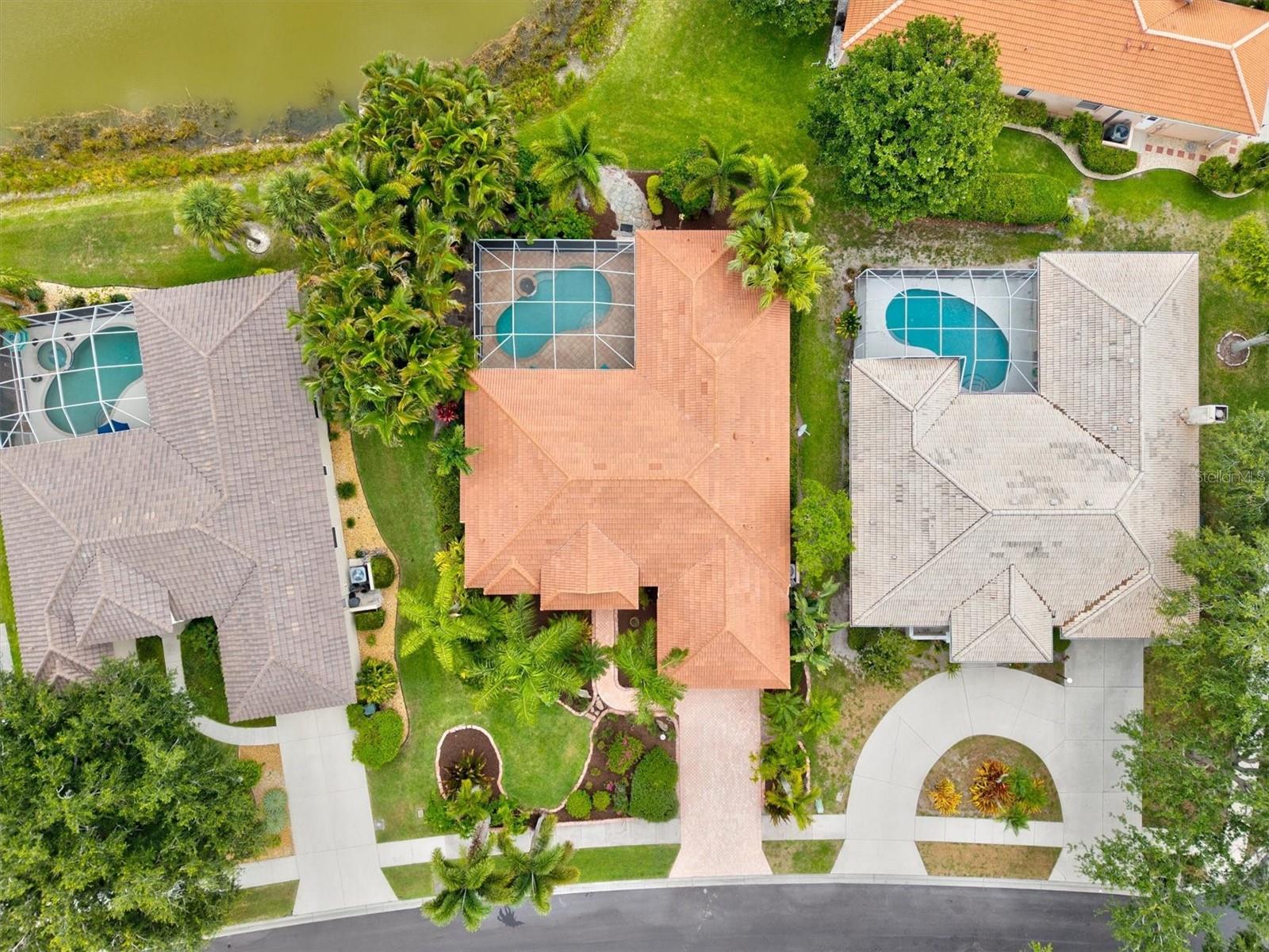 THREE OAKS - Residential