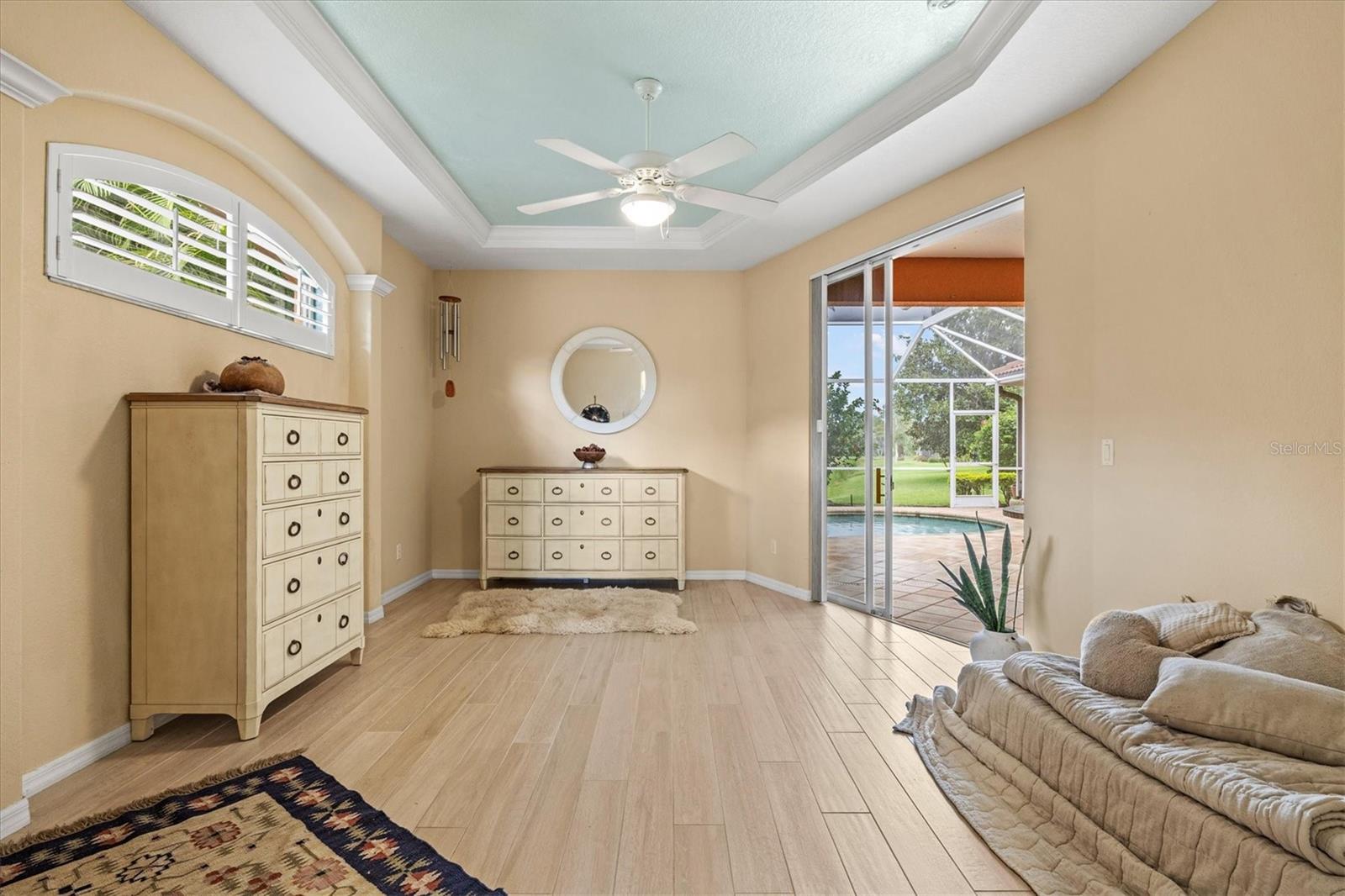 THREE OAKS - Residential