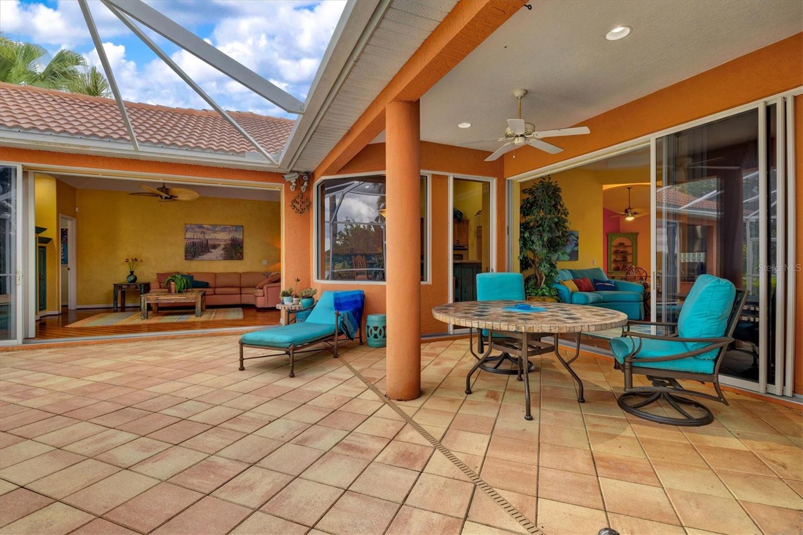 THREE OAKS - Residential